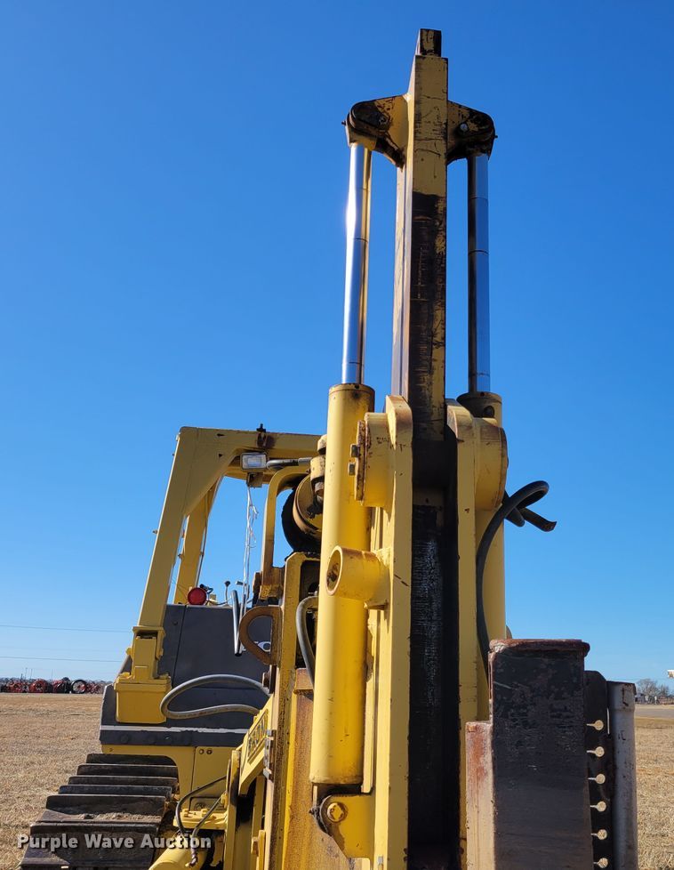 image for item DI1180 1993 Komatsu D135A-2  cable plow