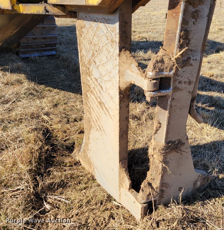 image for item DI1180 1993 Komatsu D135A-2  cable plow