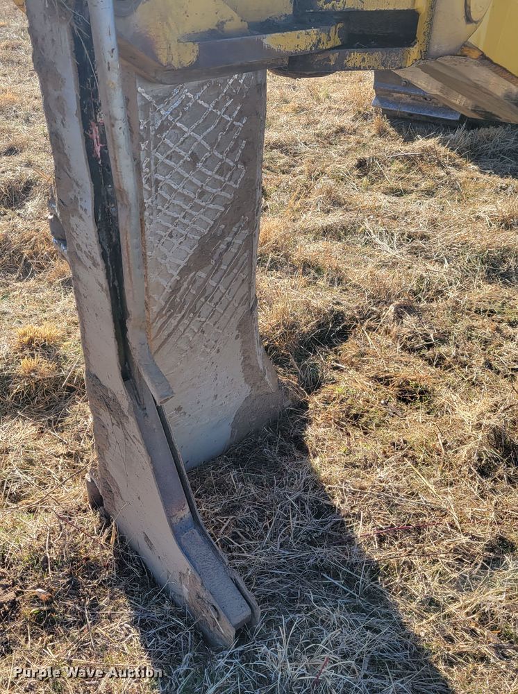 image for item DI1180 1993 Komatsu D135A-2  cable plow