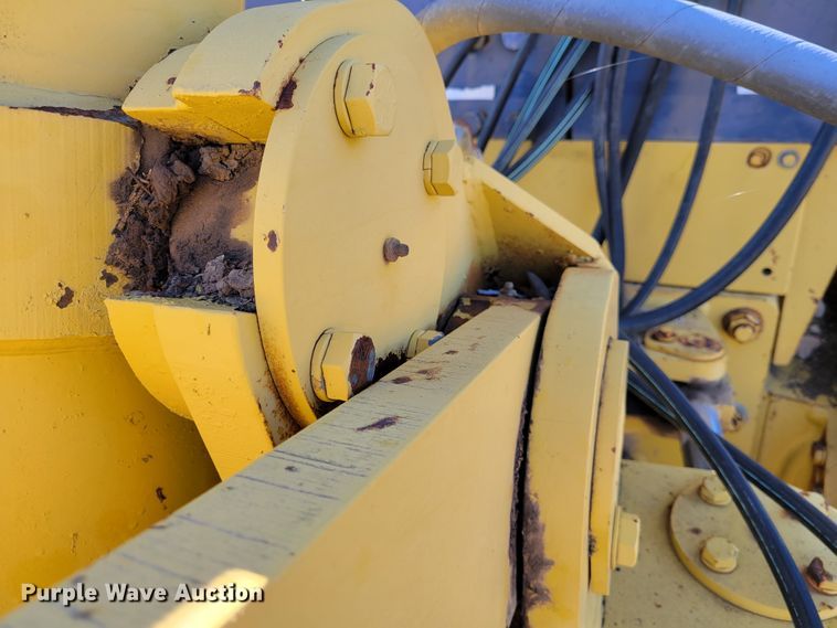 image for item DI1180 1993 Komatsu D135A-2  cable plow