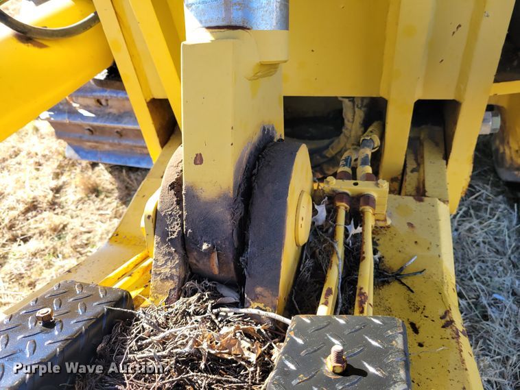 image for item DI1180 1993 Komatsu D135A-2  cable plow