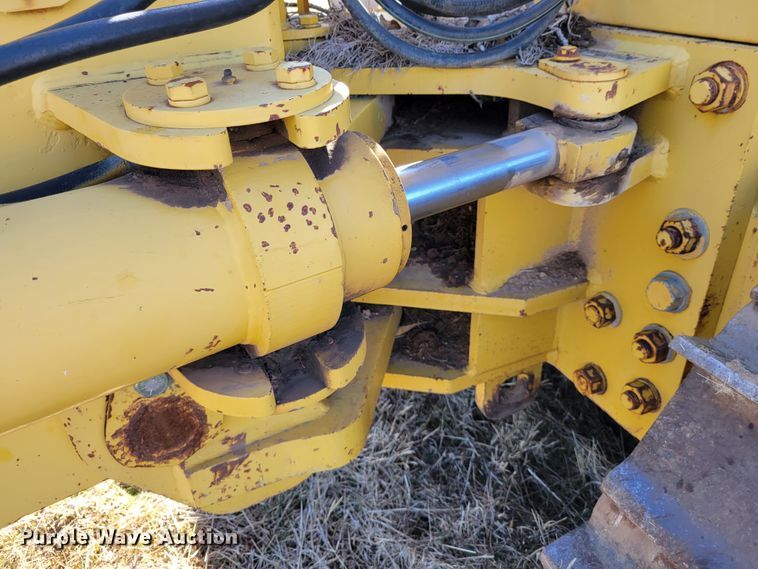 image for item DI1180 1993 Komatsu D135A-2  cable plow