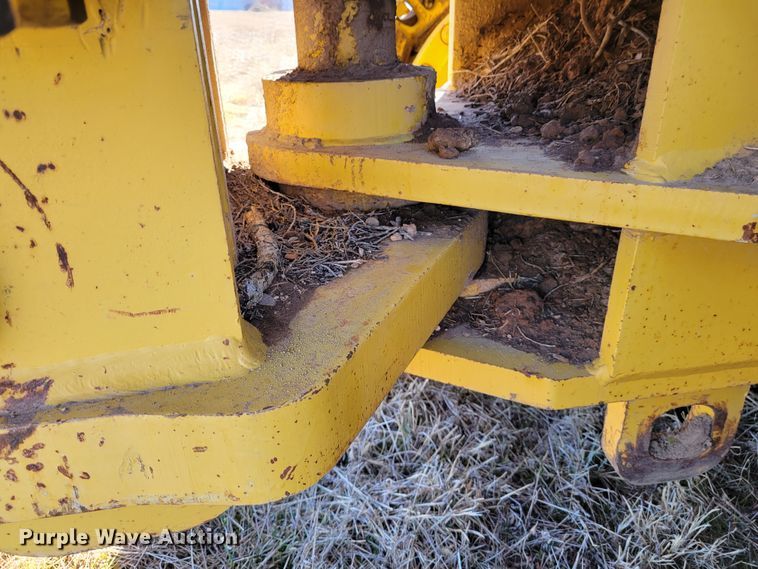 image for item DI1180 1993 Komatsu D135A-2  cable plow