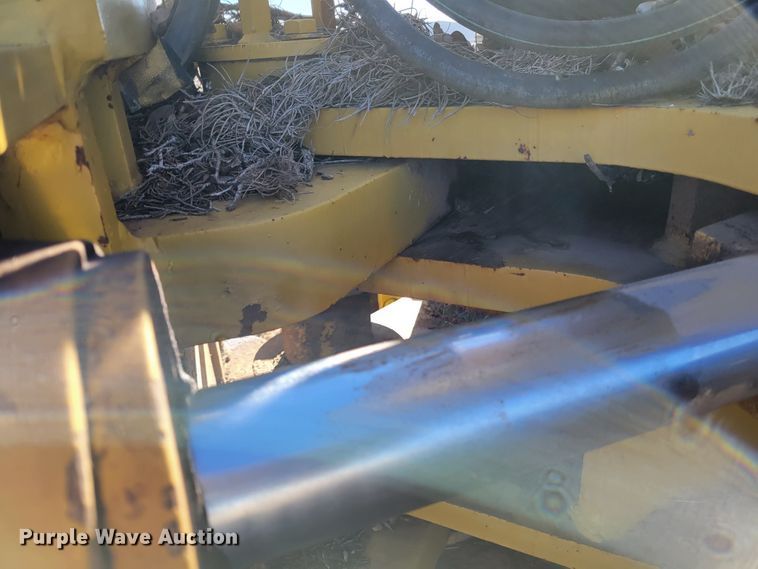 image for item DI1180 1993 Komatsu D135A-2  cable plow