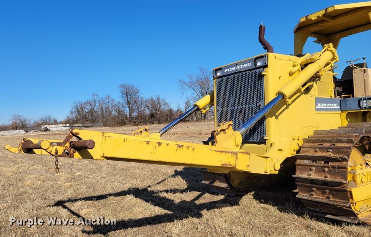 image for item DI1180 1993 Komatsu D135A-2  cable plow