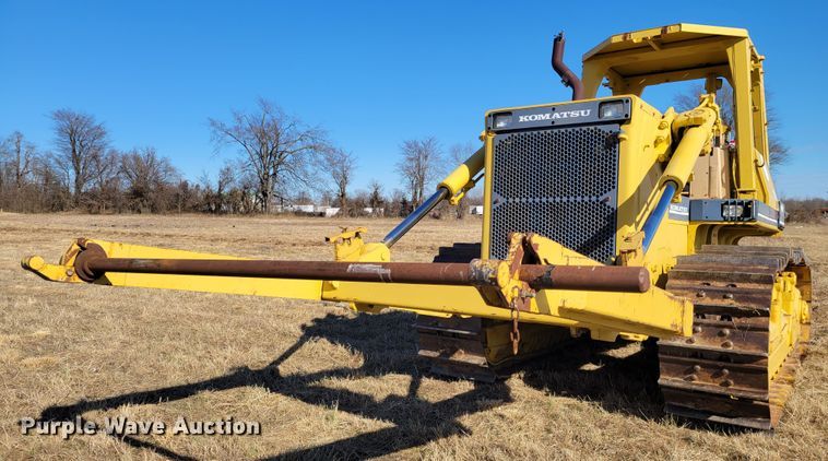 image for item DI1180 1993 Komatsu D135A-2  cable plow