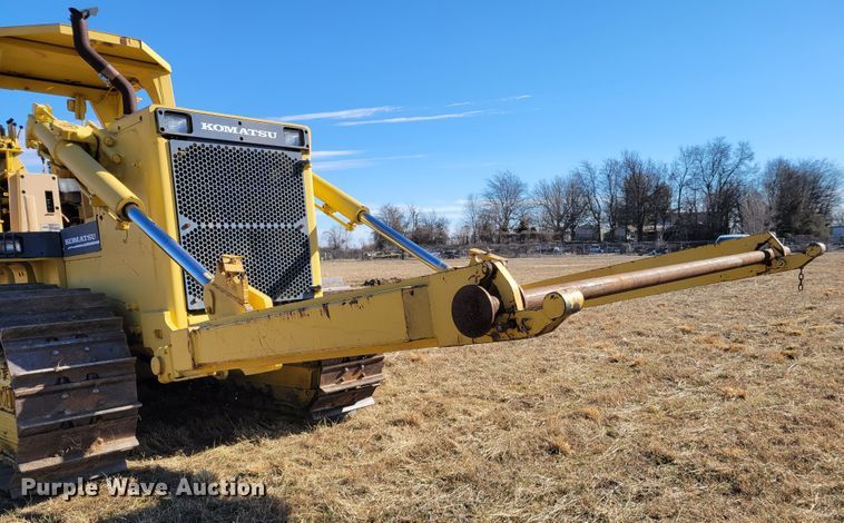 image for item DI1180 1993 Komatsu D135A-2  cable plow