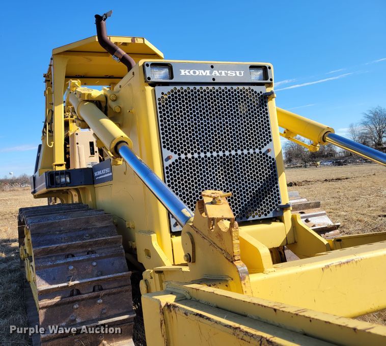 image for item DI1180 1993 Komatsu D135A-2  cable plow