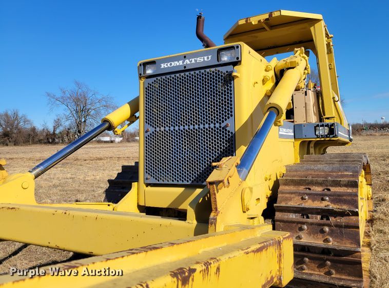 image for item DI1180 1993 Komatsu D135A-2  cable plow