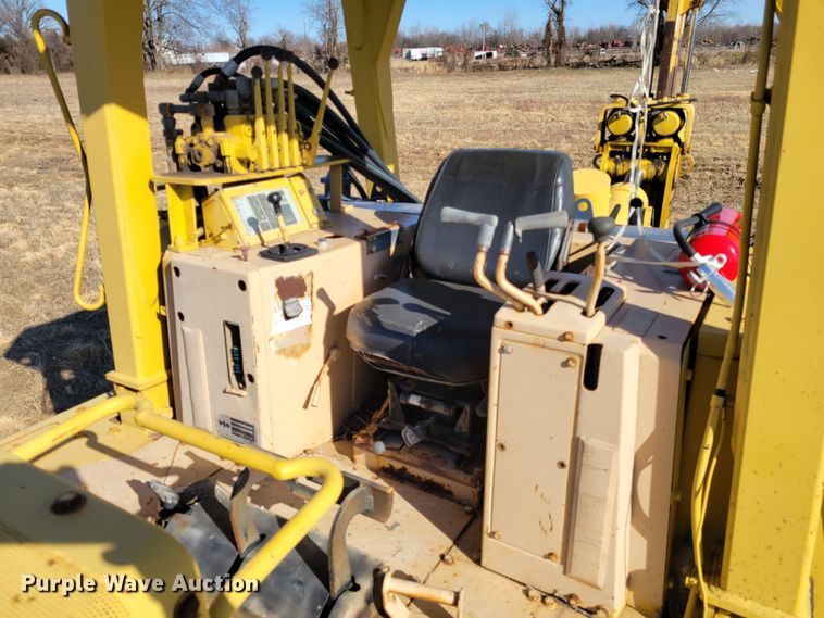 image for item DI1180 1993 Komatsu D135A-2  cable plow