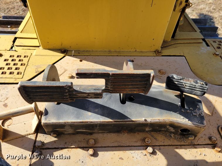 image for item DI1180 1993 Komatsu D135A-2  cable plow