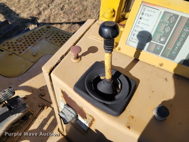 image for item DI1180 1993 Komatsu D135A-2  cable plow