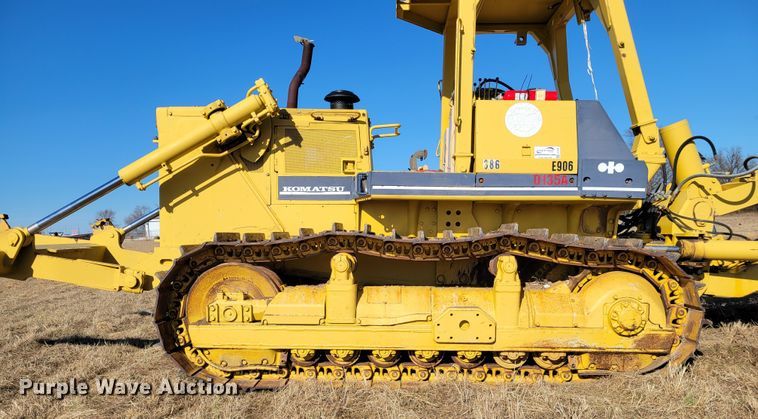 image for item DI1180 1993 Komatsu D135A-2  cable plow