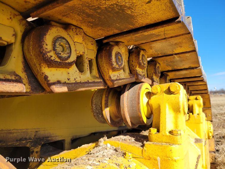 image for item DI1180 1993 Komatsu D135A-2  cable plow