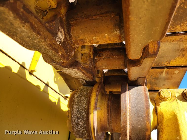 image for item DI1180 1993 Komatsu D135A-2  cable plow