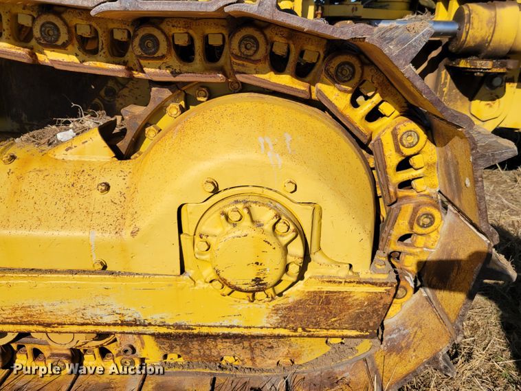 image for item DI1180 1993 Komatsu D135A-2  cable plow