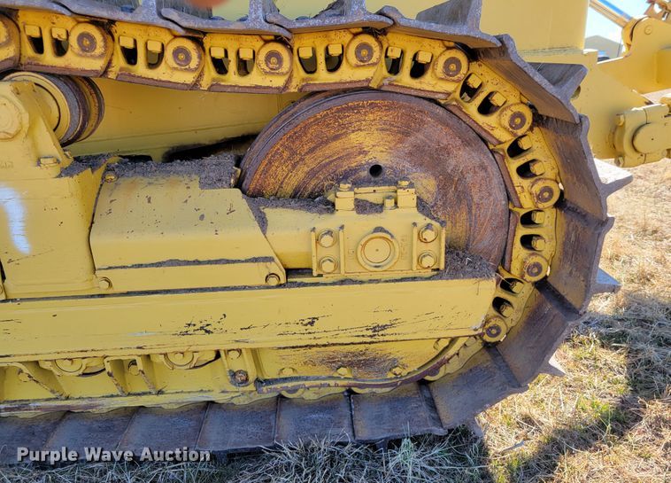 image for item DI1180 1993 Komatsu D135A-2  cable plow