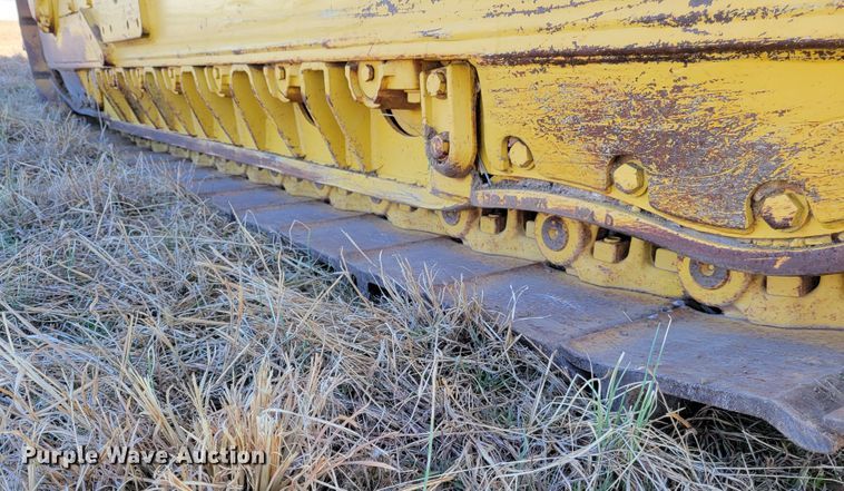 image for item DI1180 1993 Komatsu D135A-2  cable plow