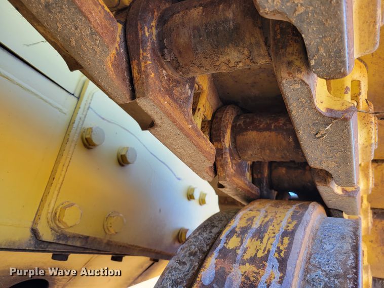 image for item DI1180 1993 Komatsu D135A-2  cable plow