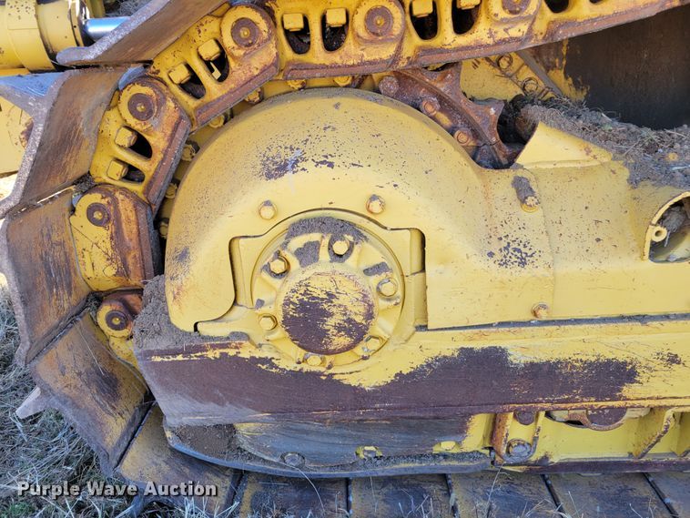 image for item DI1180 1993 Komatsu D135A-2  cable plow