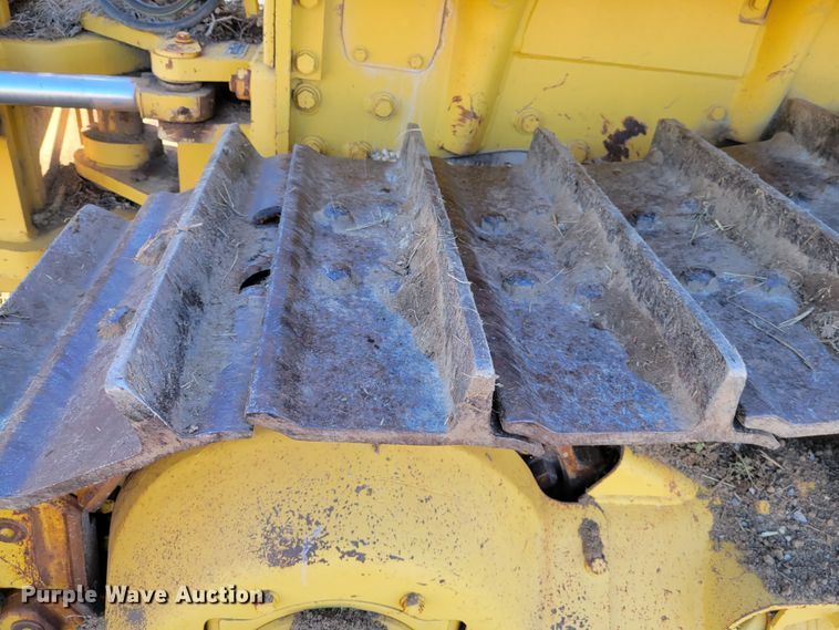 image for item DI1180 1993 Komatsu D135A-2  cable plow