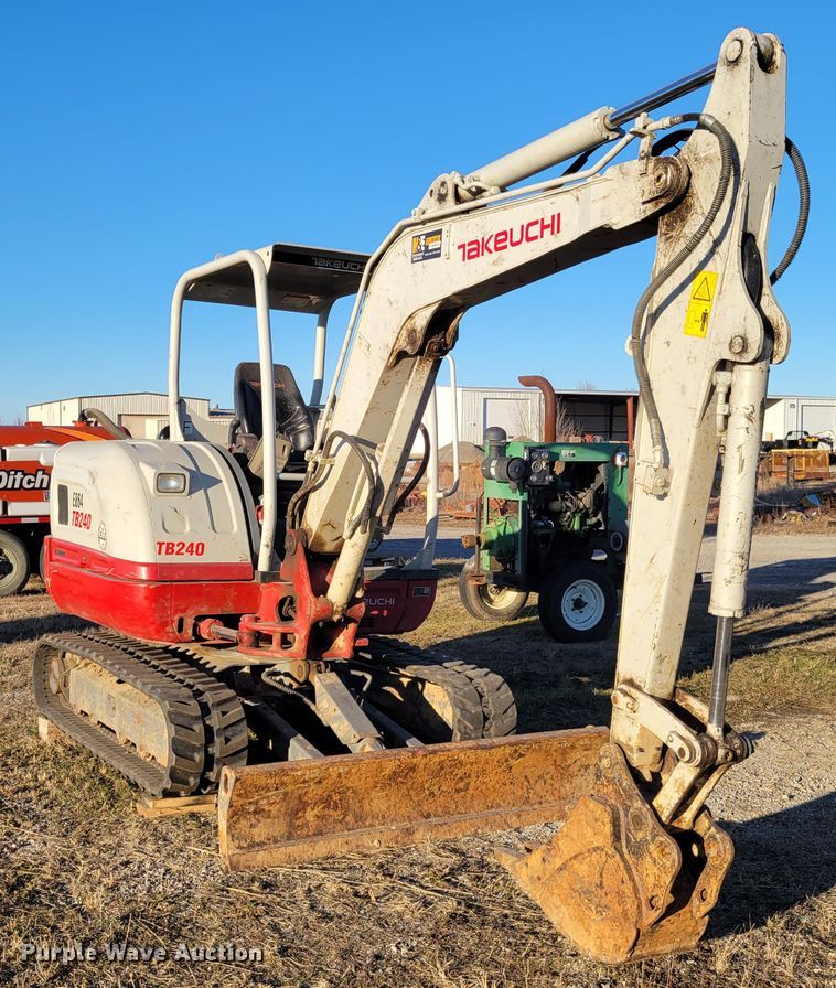 image for item DI1184 2018 Takeuchi TB240  mini excavator