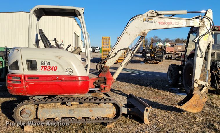 image for item DI1184 2018 Takeuchi TB240  mini excavator