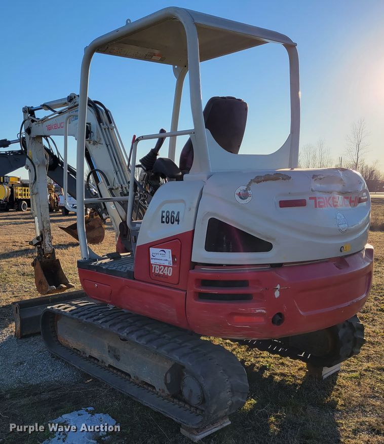 image for item DI1184 2018 Takeuchi TB240  mini excavator