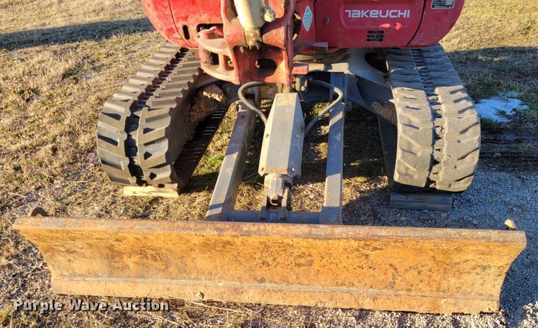 image for item DI1184 2018 Takeuchi TB240  mini excavator