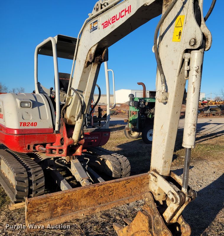 image for item DI1184 2018 Takeuchi TB240  mini excavator