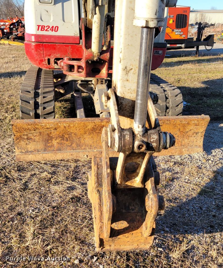 image for item DI1184 2018 Takeuchi TB240  mini excavator