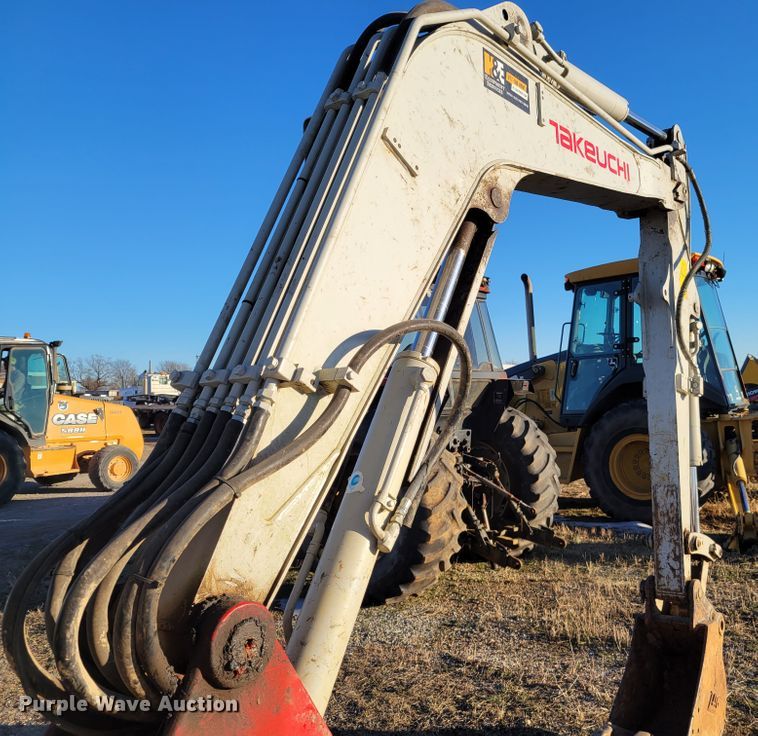 image for item DI1184 2018 Takeuchi TB240  mini excavator