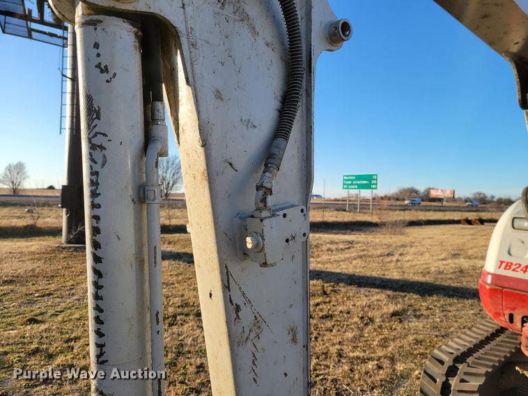 image for item DI1184 2018 Takeuchi TB240  mini excavator