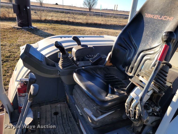 image for item DI1184 2018 Takeuchi TB240  mini excavator