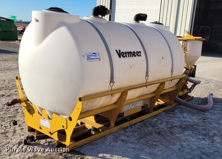 image for item DI1187 2015 Vermeer MX240 fluid mixer