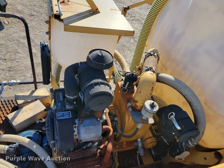 image for item DI1189 1997 Peterbilt 379  flatbed truck with fluid mixers