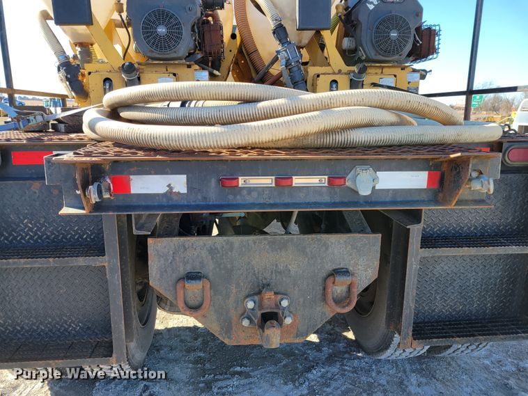 image for item DI1189 1997 Peterbilt 379  flatbed truck with fluid mixers