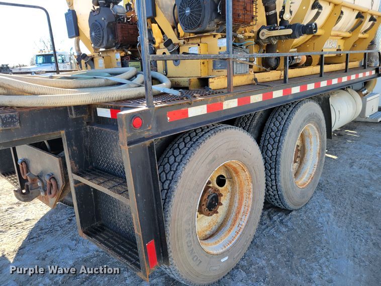 image for item DI1189 1997 Peterbilt 379  flatbed truck with fluid mixers