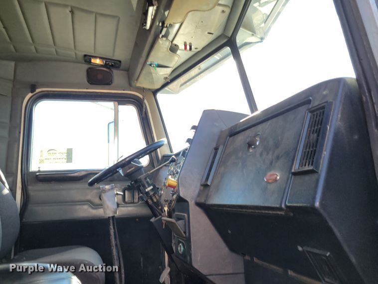 image for item DI1189 1997 Peterbilt 379  flatbed truck with fluid mixers