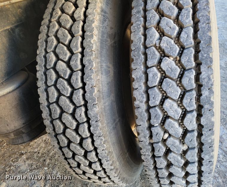 image for item DI1189 1997 Peterbilt 379  flatbed truck with fluid mixers