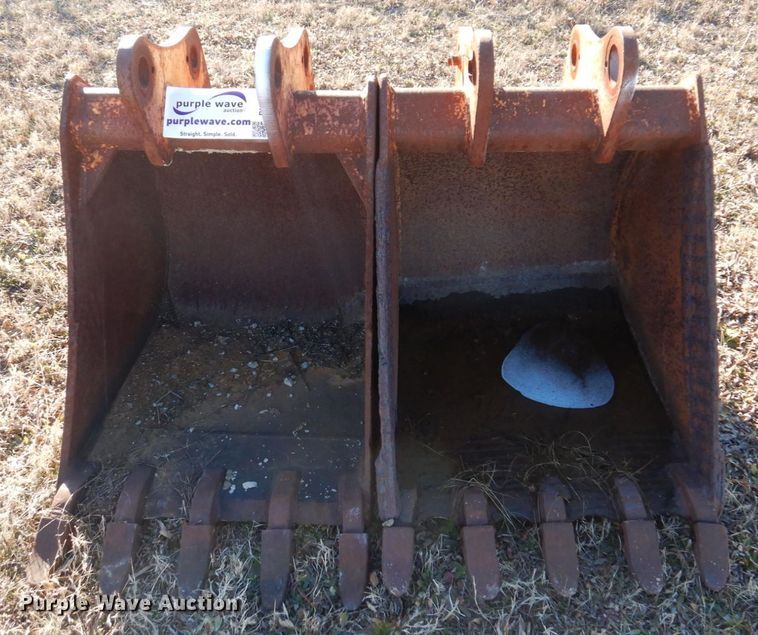 image for item DI1190 (2) CP backhoe buckets