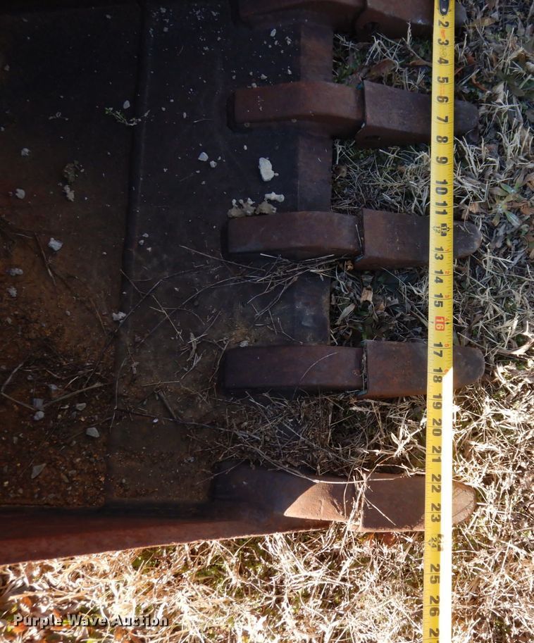 image for item DI1190 (2) CP backhoe buckets