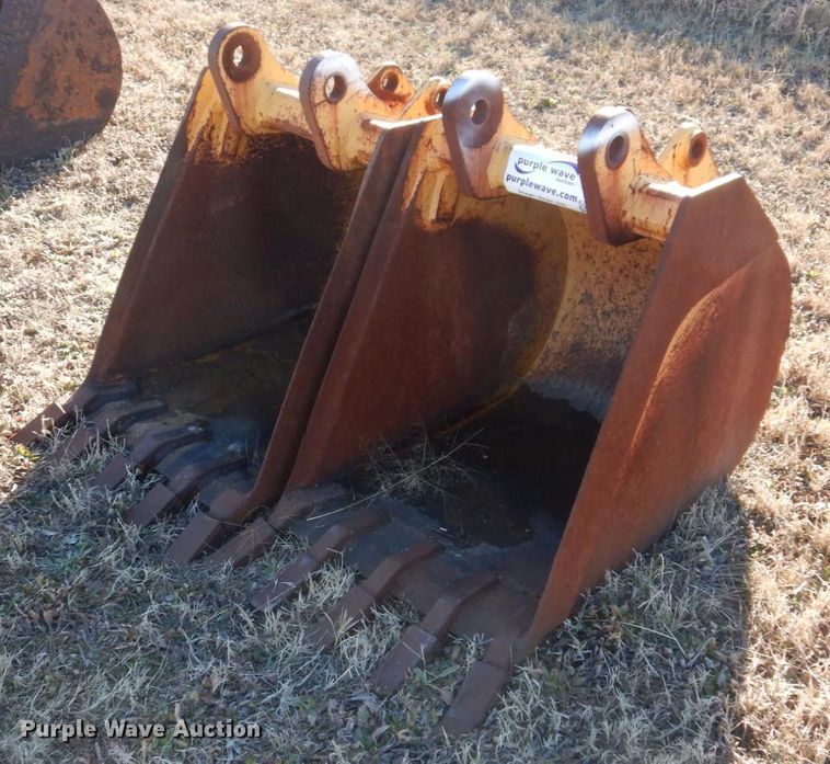 image for item DI1191 (2) 24" W backhoe buckets