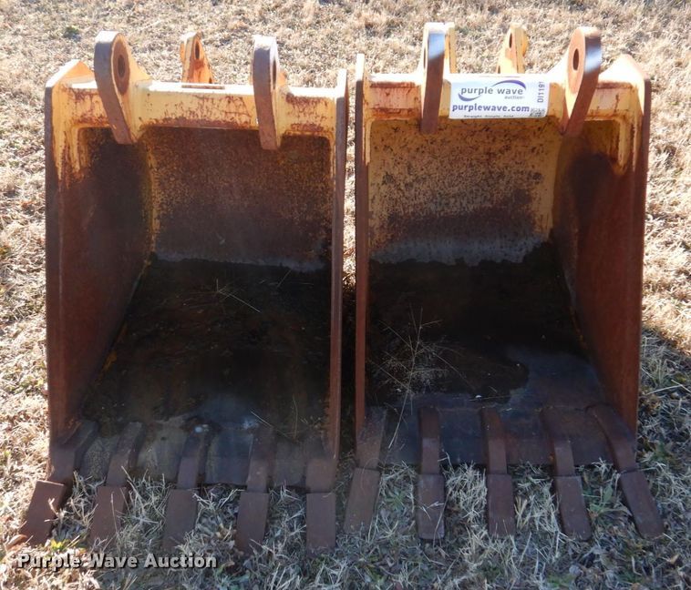 image for item DI1191 (2) 24" W backhoe buckets