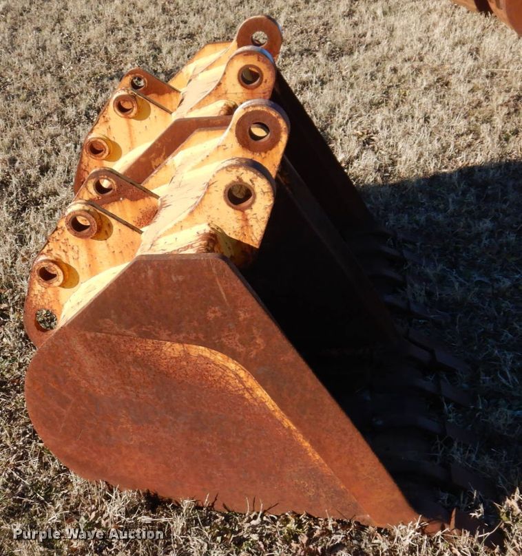 image for item DI1191 (2) 24" W backhoe buckets