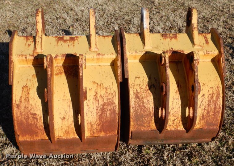 image for item DI1191 (2) 24" W backhoe buckets