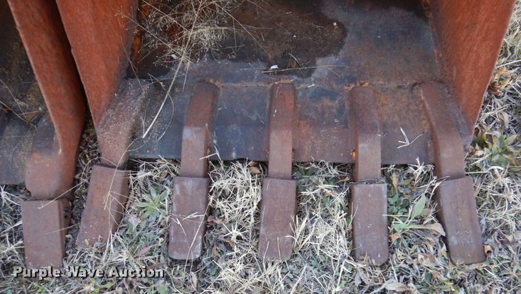 image for item DI1191 (2) 24" W backhoe buckets