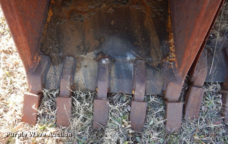 image for item DI1191 (2) 24" W backhoe buckets