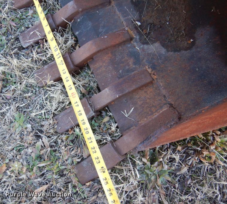 image for item DI1191 (2) 24" W backhoe buckets