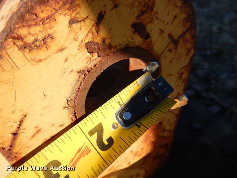 image for item DI1191 (2) 24" W backhoe buckets